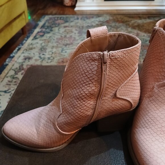 Womens Size 8 pink booties - Picture 5 of 10